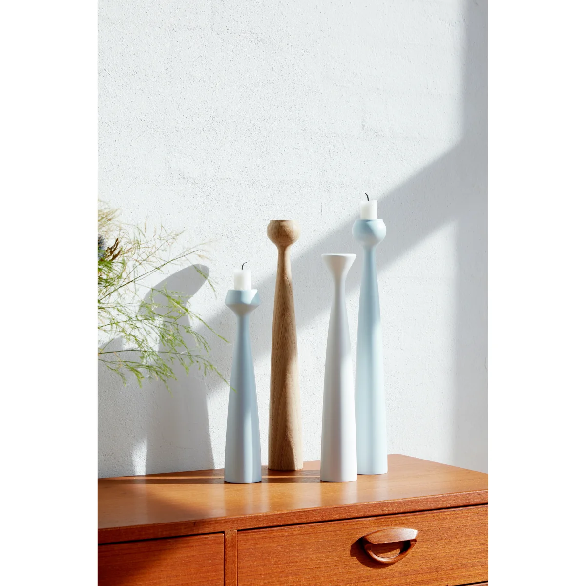 Applicata Blossom Lily candle holder 24.5 cm Sky blue – image 2