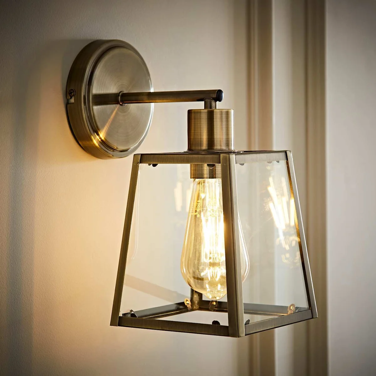 Susie Glass Lantern Single Arm Wall Light - Antique Brass / 2 / 4W – image 3
