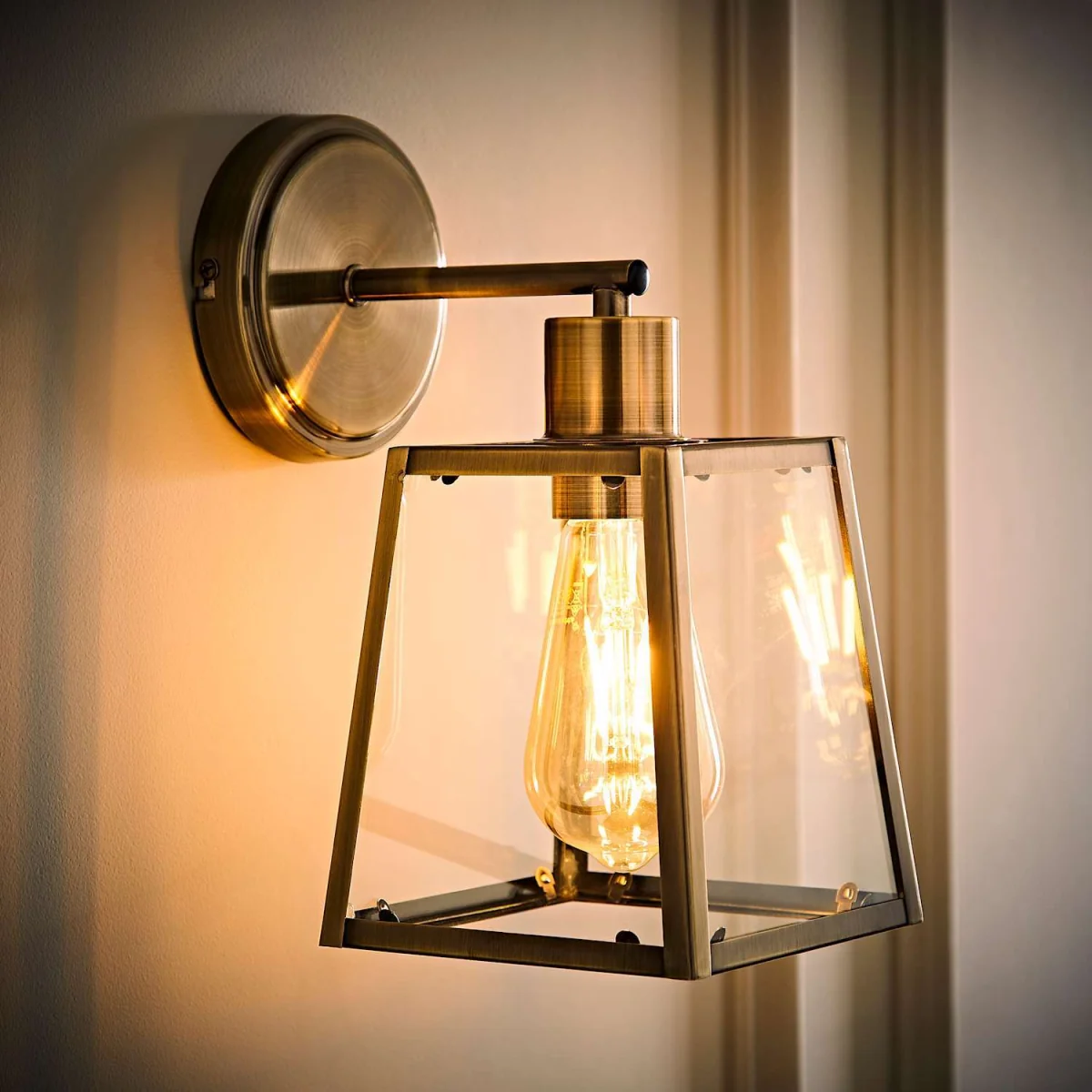 Susie Glass Lantern Single Arm Wall Light - Antique Brass / 2 / 4W – image 4