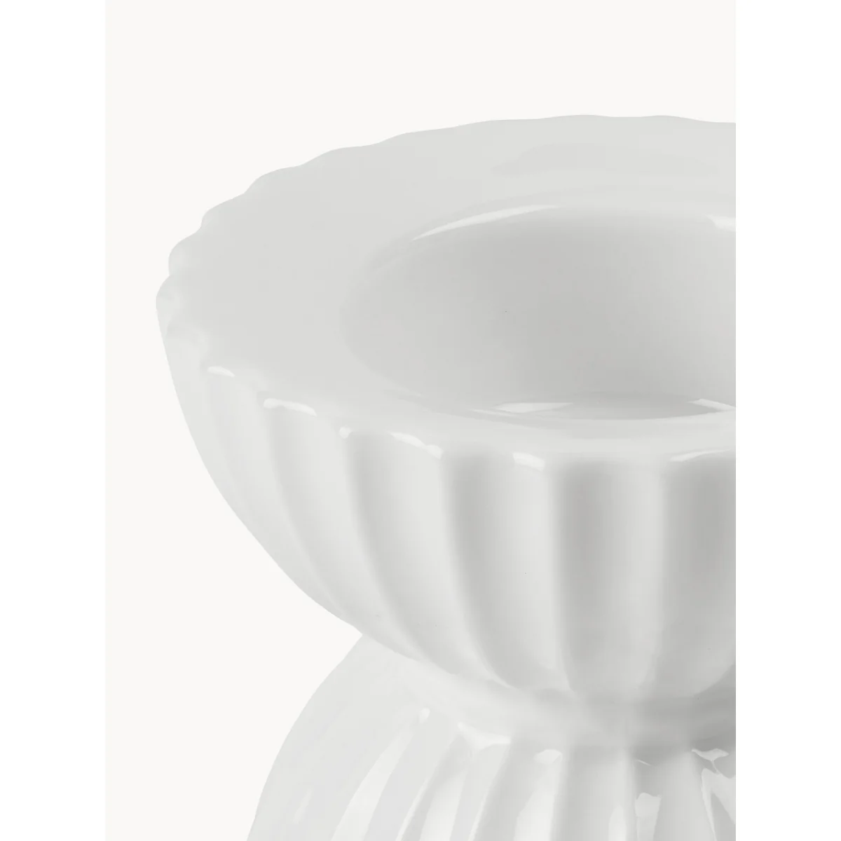 Porcelain Tealight Holder Tura with A Ribbed Surface – image 3