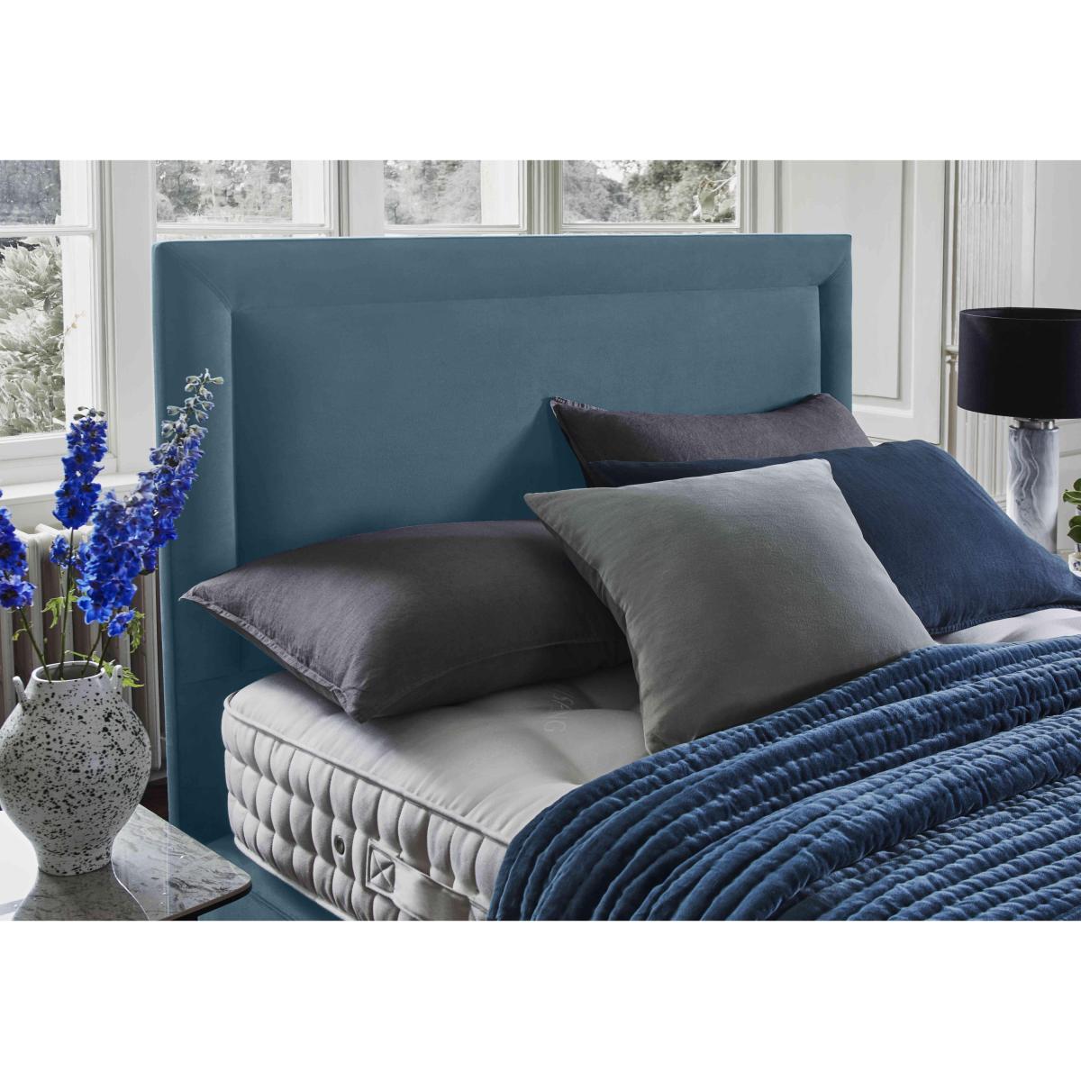 Vispring - Baronet Superb Medium Divan Set with End Drawers - Double - Plush Royal – image 4