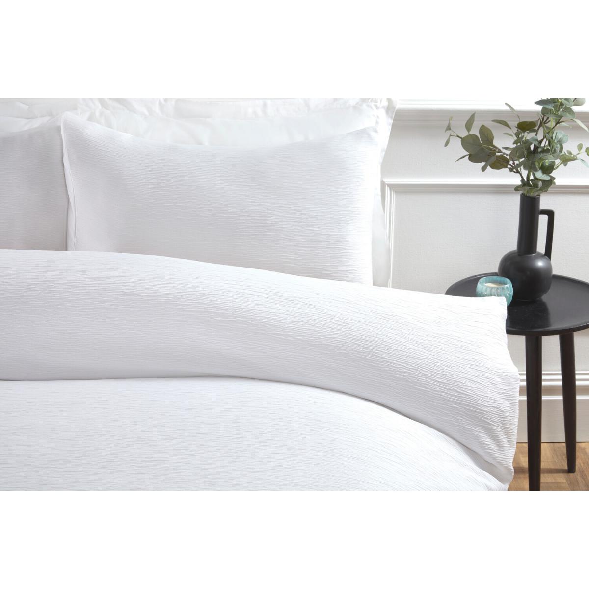 Milan Textured Duvet Cover and Pillowcase Set - White / Superking – image 2
