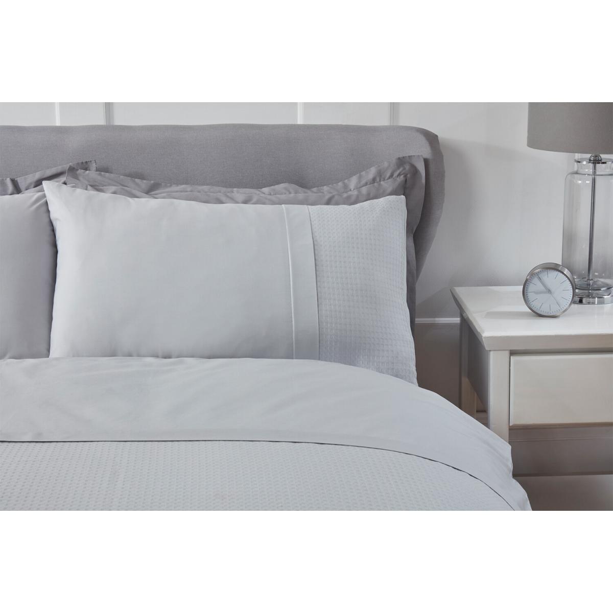 Luxury Waffle Duvet Cover and Pillowcase Set - Navy / Superking – image 18