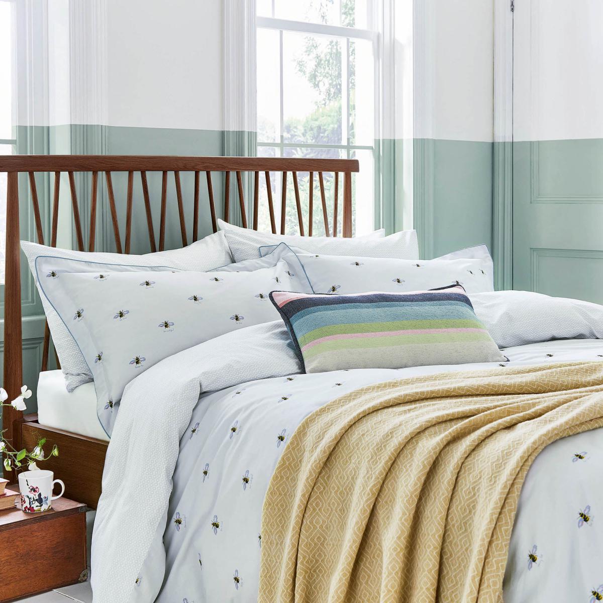 Joules Kelmarsh Bee Grey 100% Cotton Reversible Duvet Cover and Pillowcase Set Light Grey – image 2