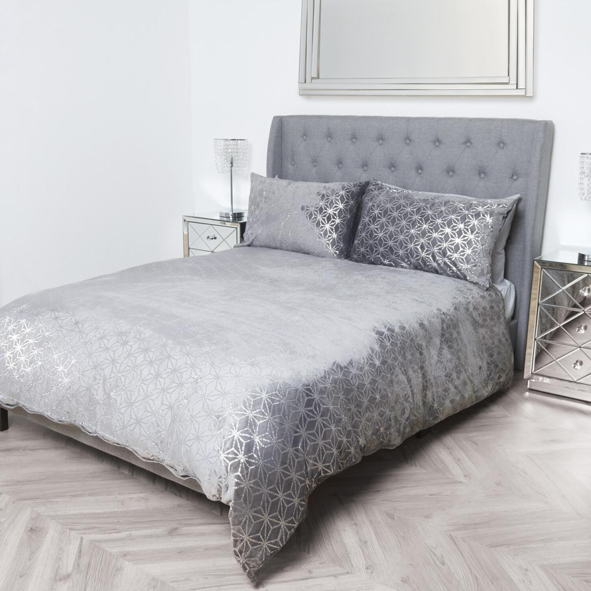 Geometric Metallic Fleece Duvet and Pillow Case Set - Silver / Double – image 2
