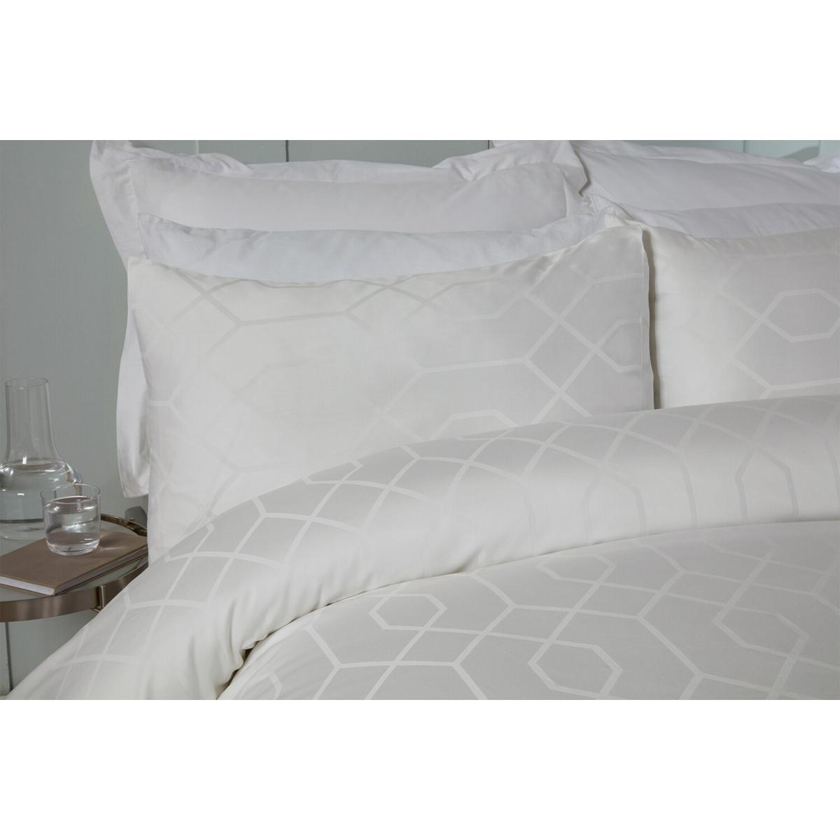 Imani Jacquard Duvet Cover and Pillowcase Set  - White / Double – image 3
