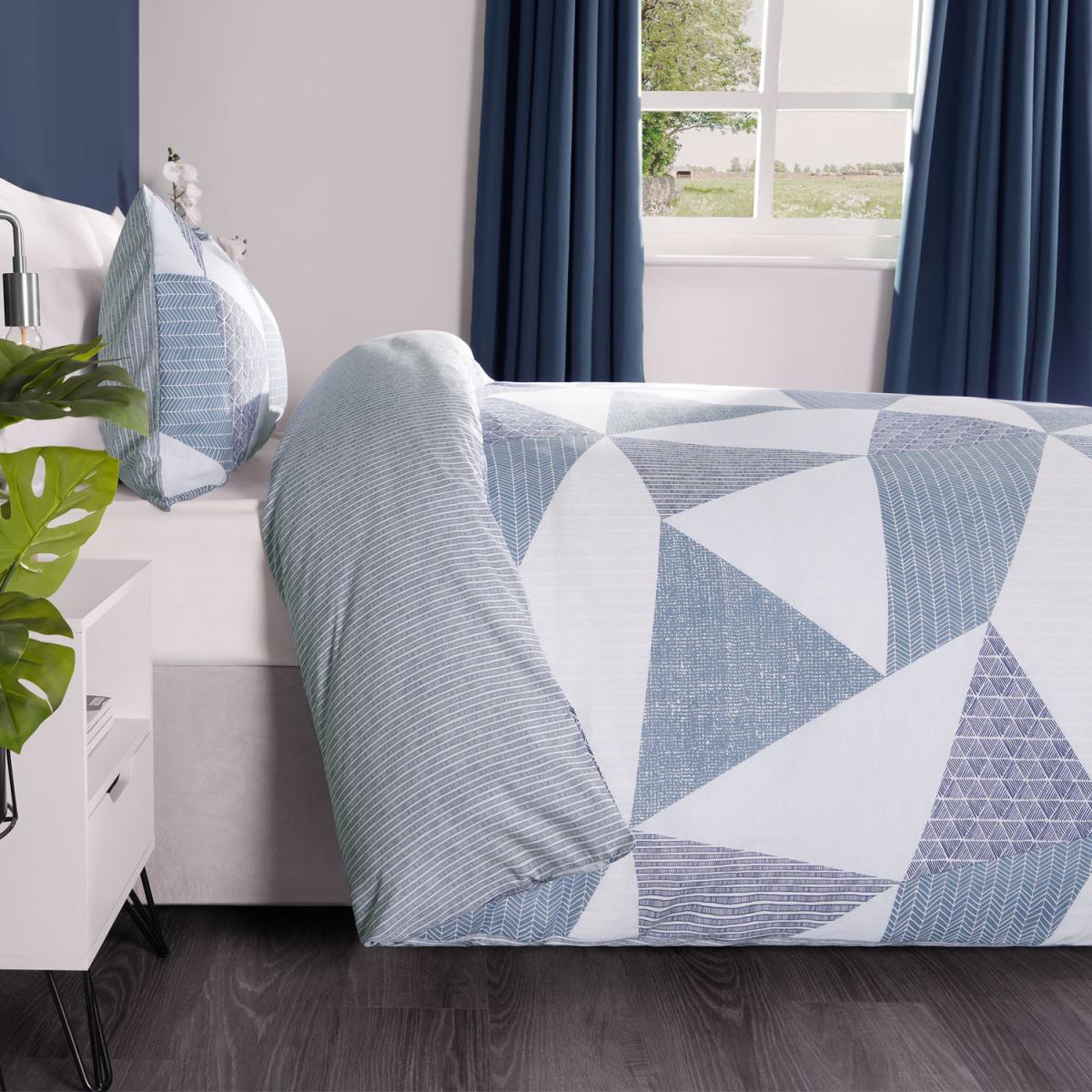 Textured Geometric Duvet Cover with Pillowcase - Navy / Double – image 5