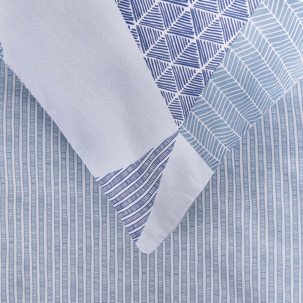Textured Geometric Duvet Cover with Pillowcase - Navy / Double – image 6