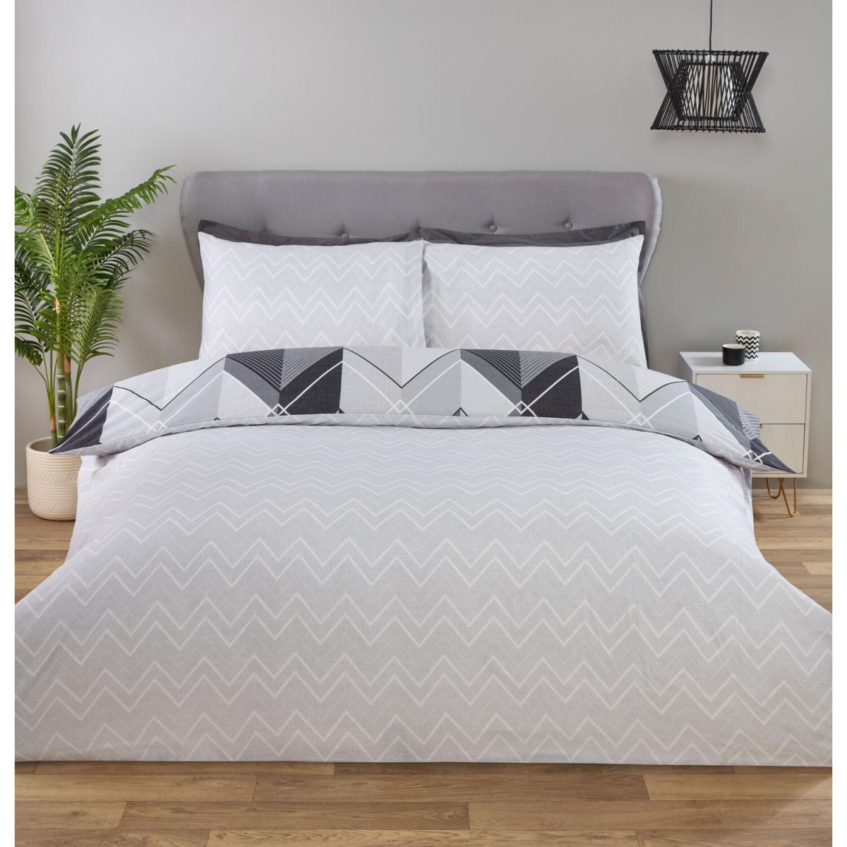 Chevron Duvet Cover and Pillowcase Set - Monochrome / Double – image 2
