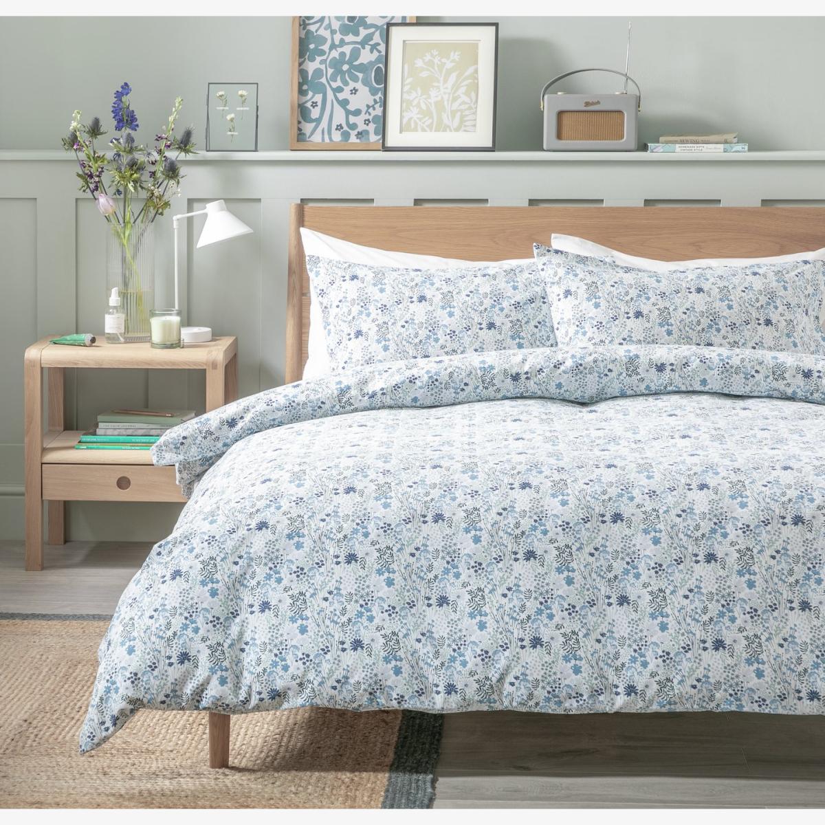 Habitat Floral Ditsy Blue & White Bedding Set - King size – image 1