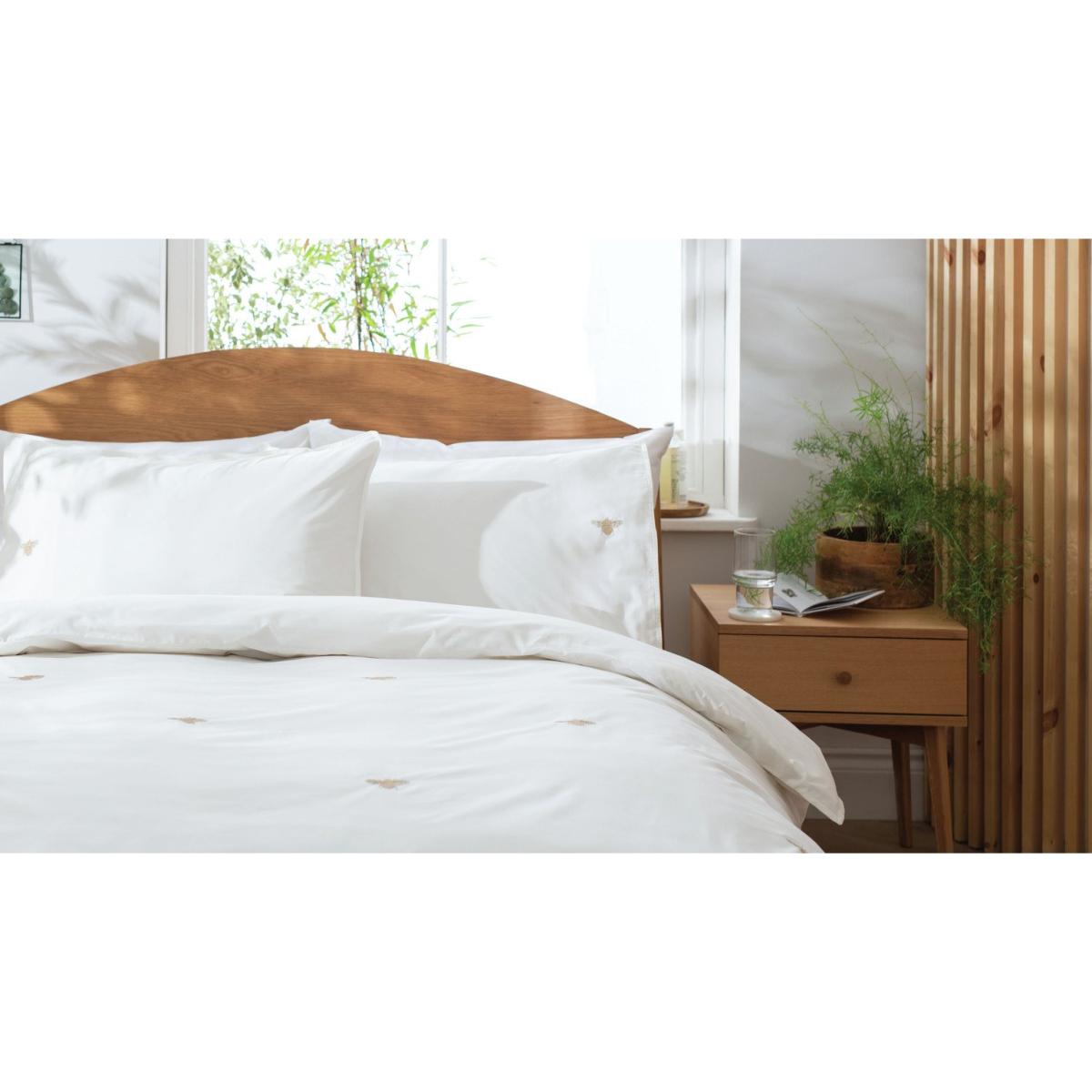 Habitat Herbalist Embroidered Bee White Bedding Set - Single – image 6