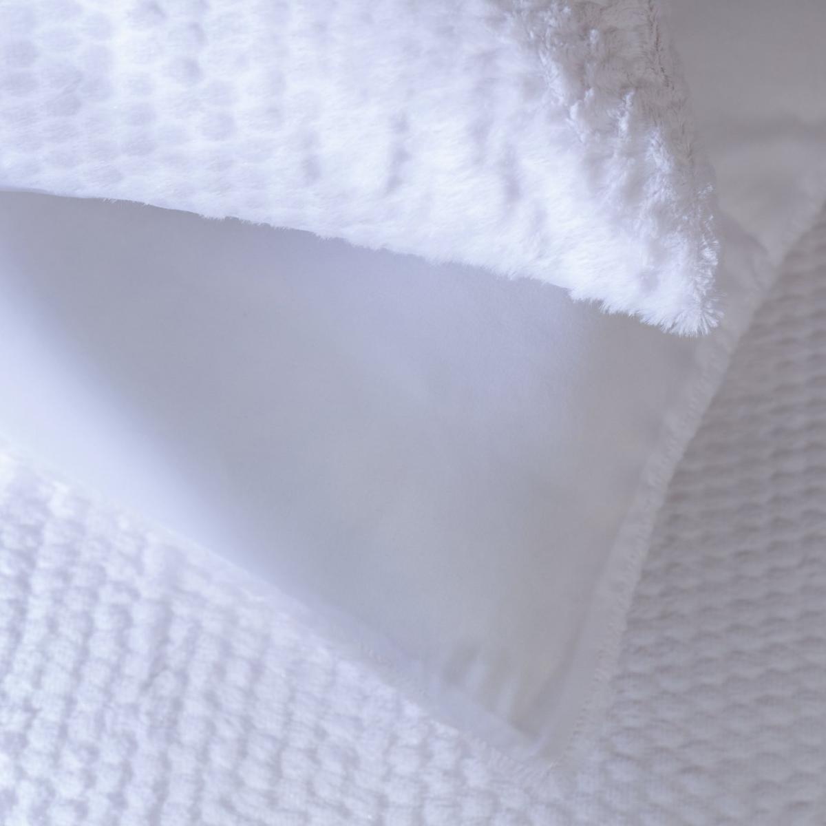 Habitat Dots Fur White Bedding Set - King Size – image 3