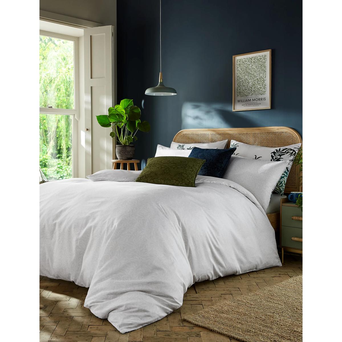 William Morris At Home Pure Cotton Sateen Creeping Willow Bedding Set - 5FT - Forest Green, Forest Green – image 2