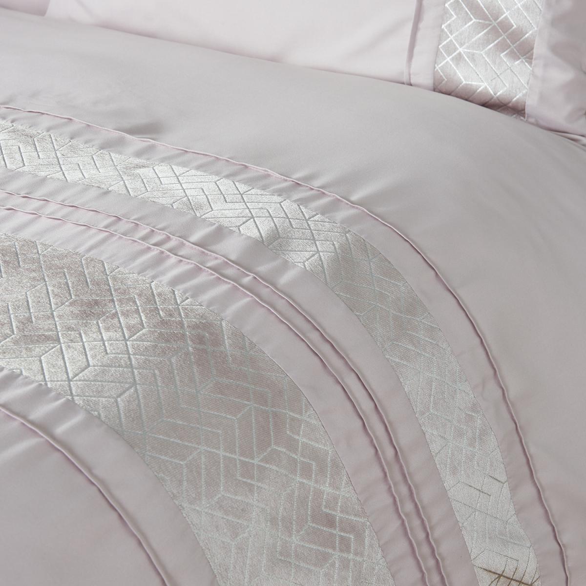Geometric Velvet Stripe Duvet Cover and Pillowcase Set -  / King – image 3