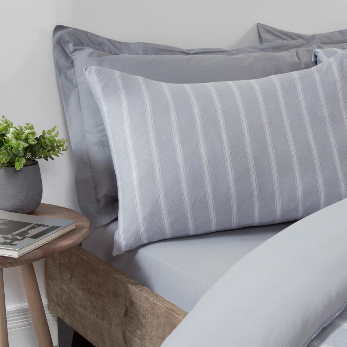 Jersey Textured Stripe Duvet Cover and Pillowcase Set - Grey / King – image 5