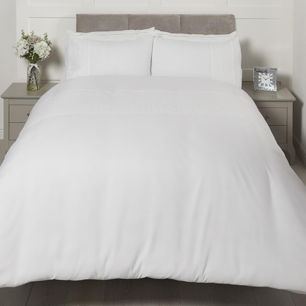 Lara Pinosonic Duvet Cover and Pillowcase Set - White / King – image 1