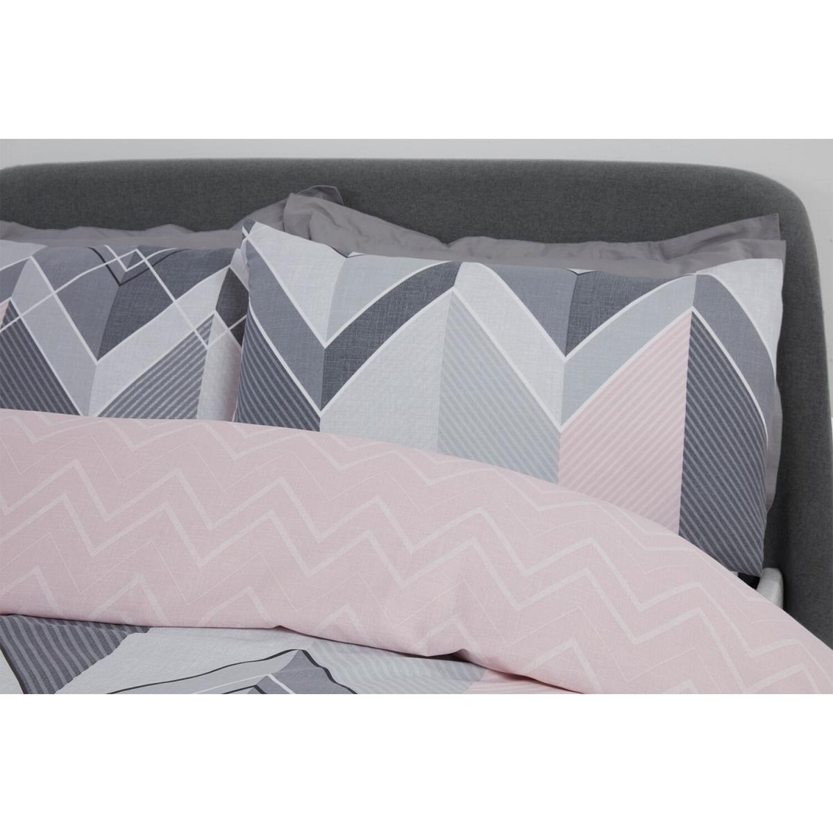 Chevron Duvet Cover and Pillowcase Set - King – image 3