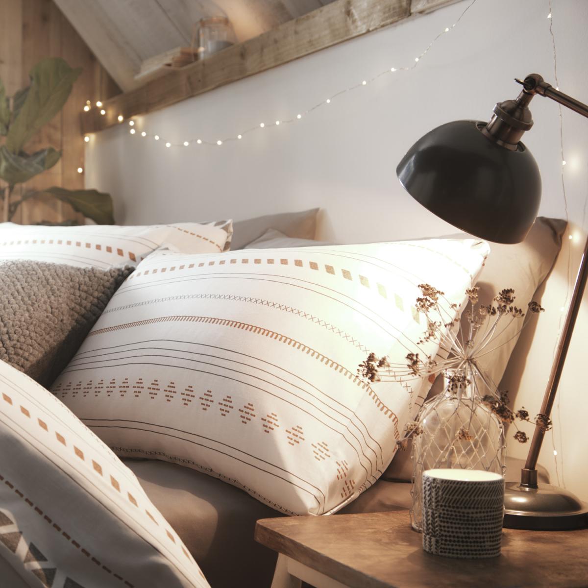 Cabin Stripe Duvet Set - White / King – image 2