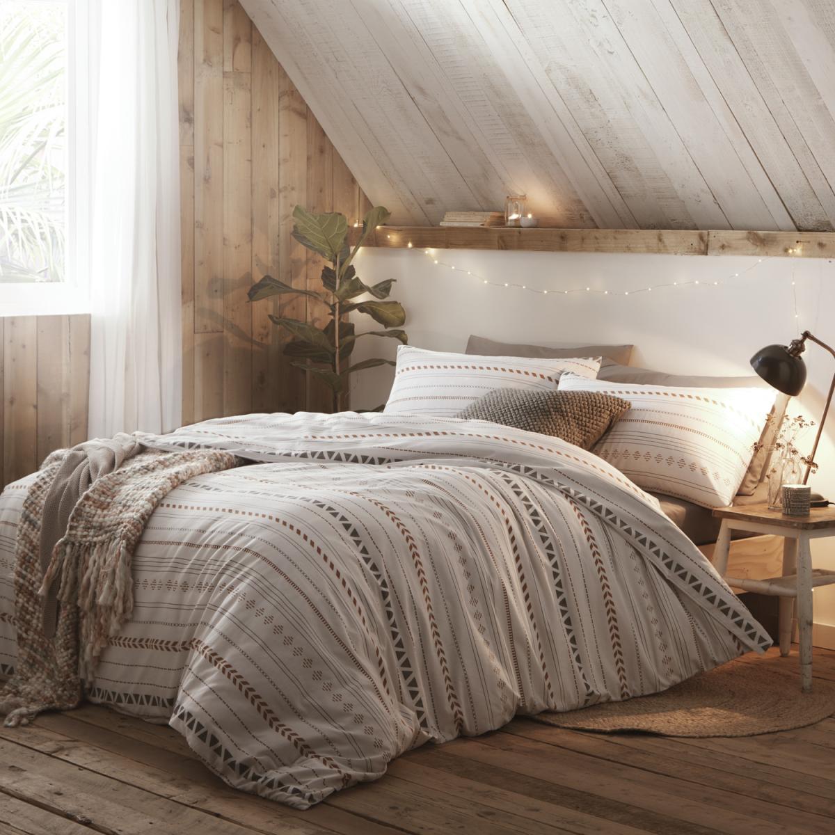 Cabin Stripe Duvet Set - White / King – image 3