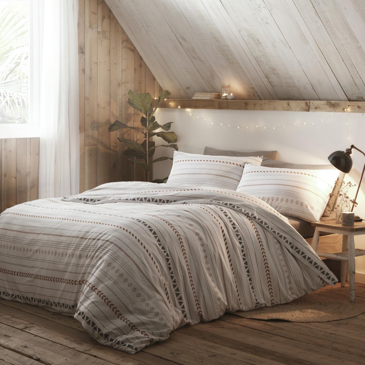 Cabin Stripe Duvet Set - White / King – image 4