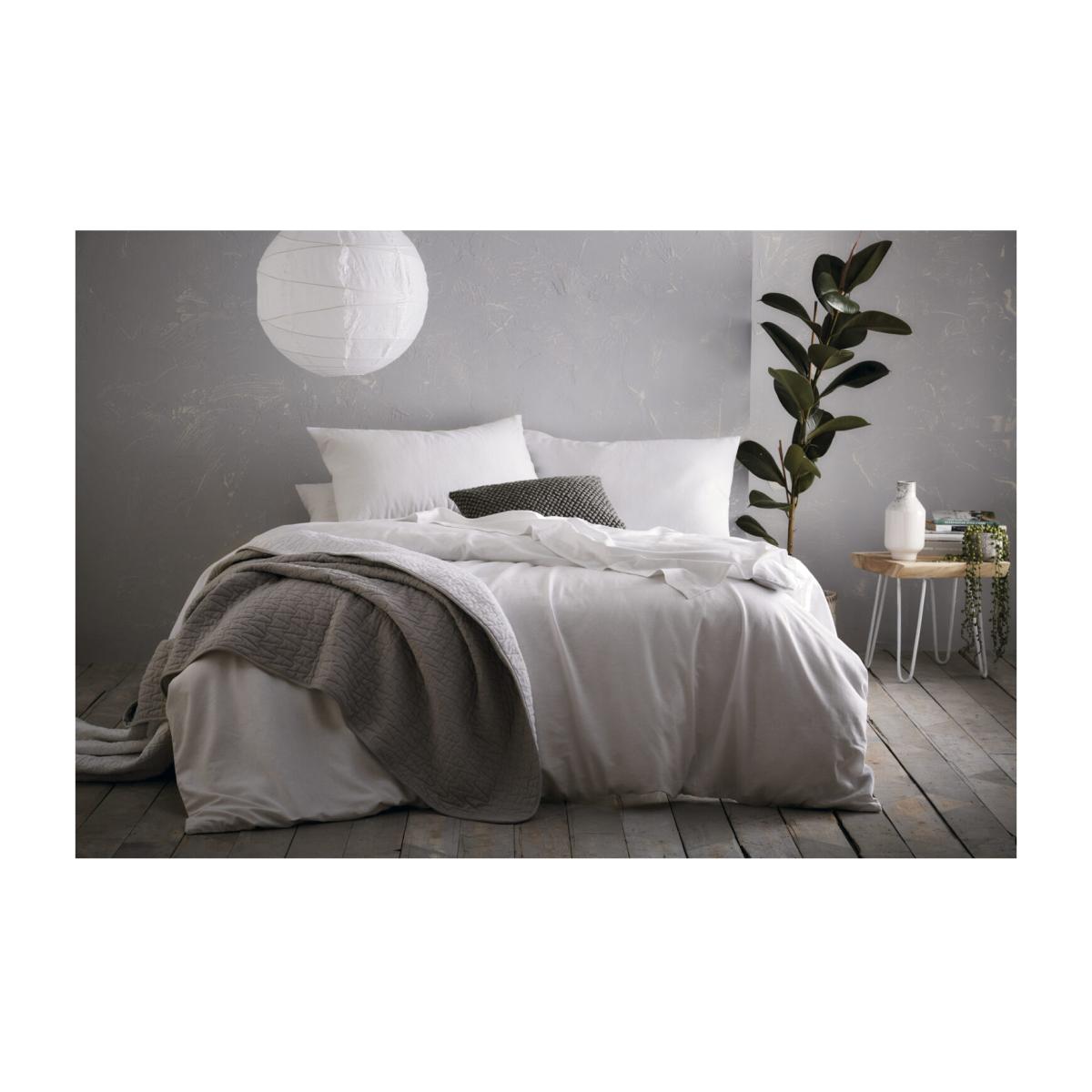 Aspect Duvet Cover and Pillowcase Set - White / King – image 1