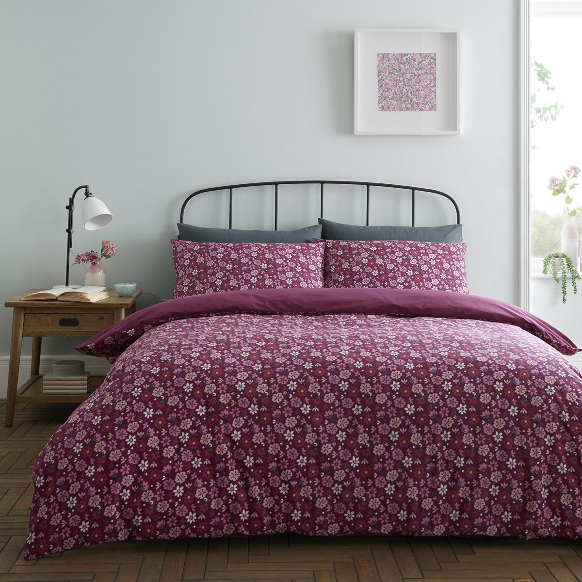 Lila Cranberry Duvet Cover and Pillowcase Set - Cranberry / King – image 3
