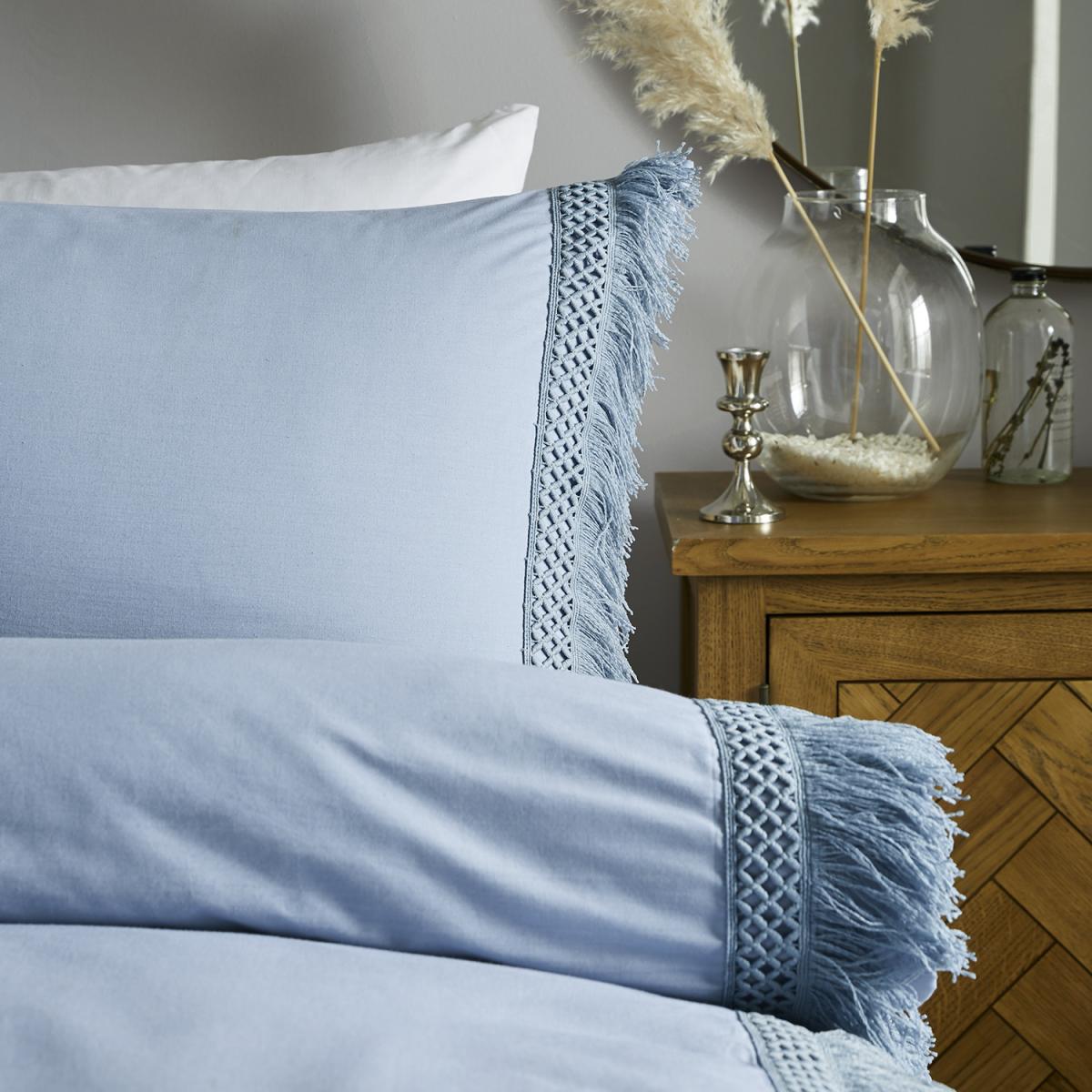 Celeste Macrame 180 Thread Count Duvet Cover and Pillowcase Set - White / King – image 8