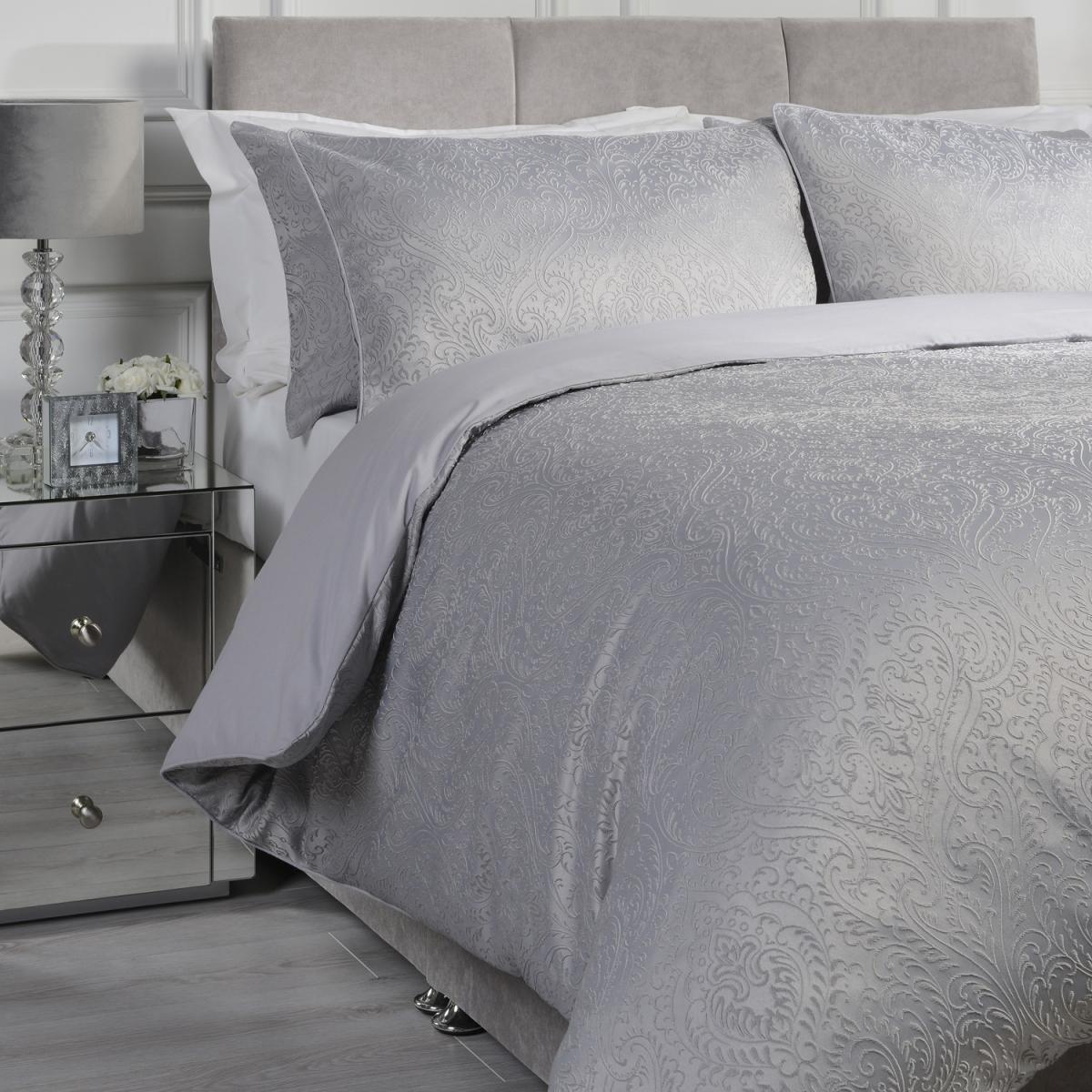 Amara Jacquard Duvet Cover and Pillowcase Set - Silver / King – image 2