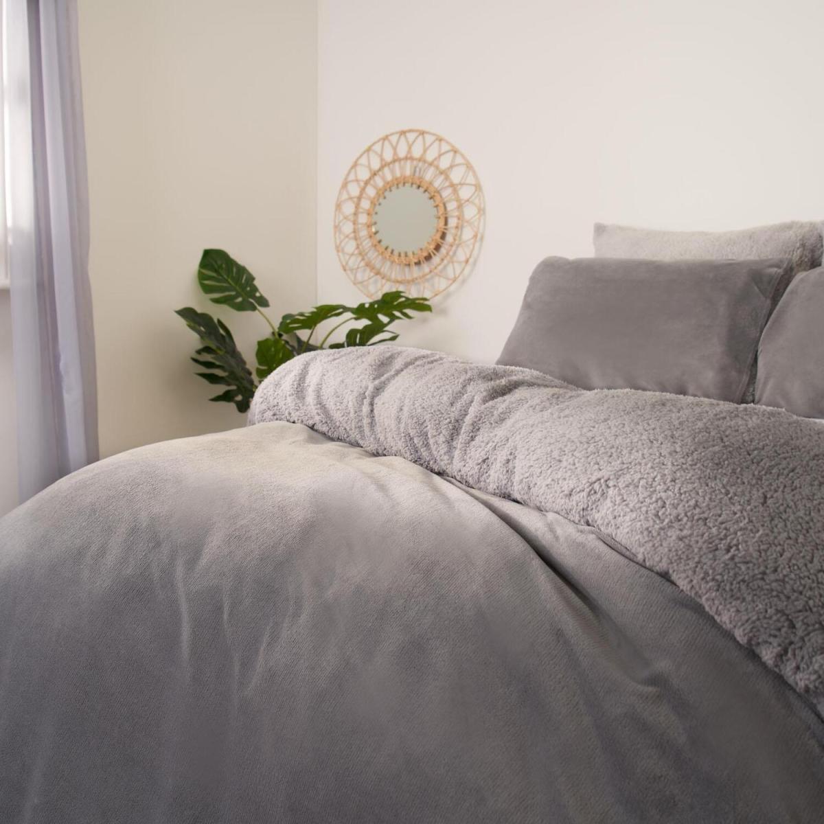 Brentfords Sherpa Fleece Reverse Duvet Cover Bedding Set - Grey / King – image 4