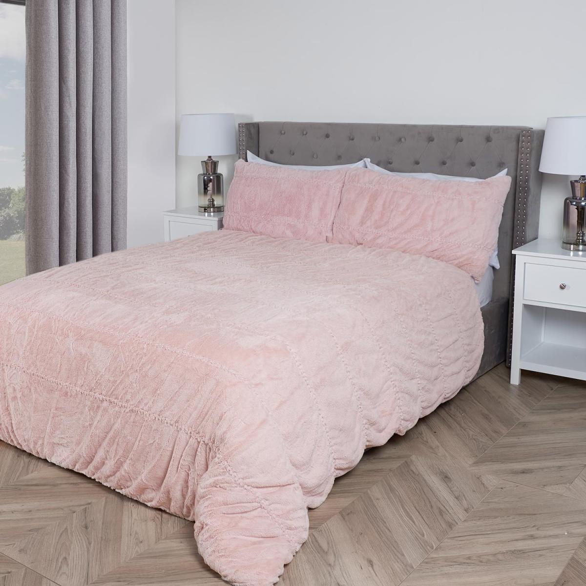 Ruched Faux Fur Duvet and Pillow Case Set - Blush / King – image 3