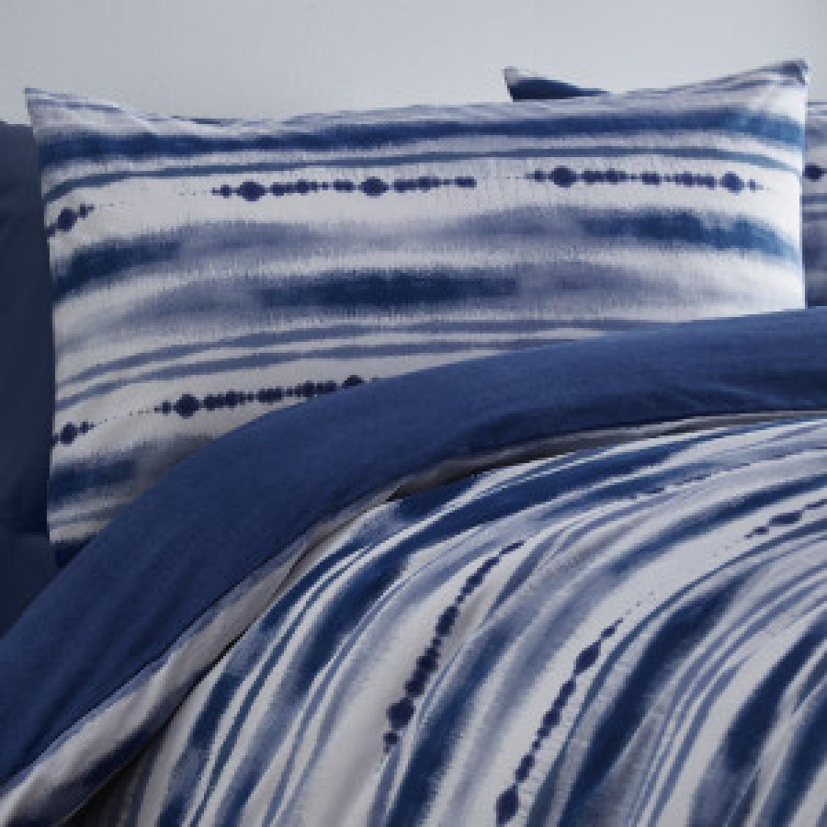 Shibori Stripe 144 Thread Count Duvet Cover and Pillowcase Set - Indigo / King – image 4