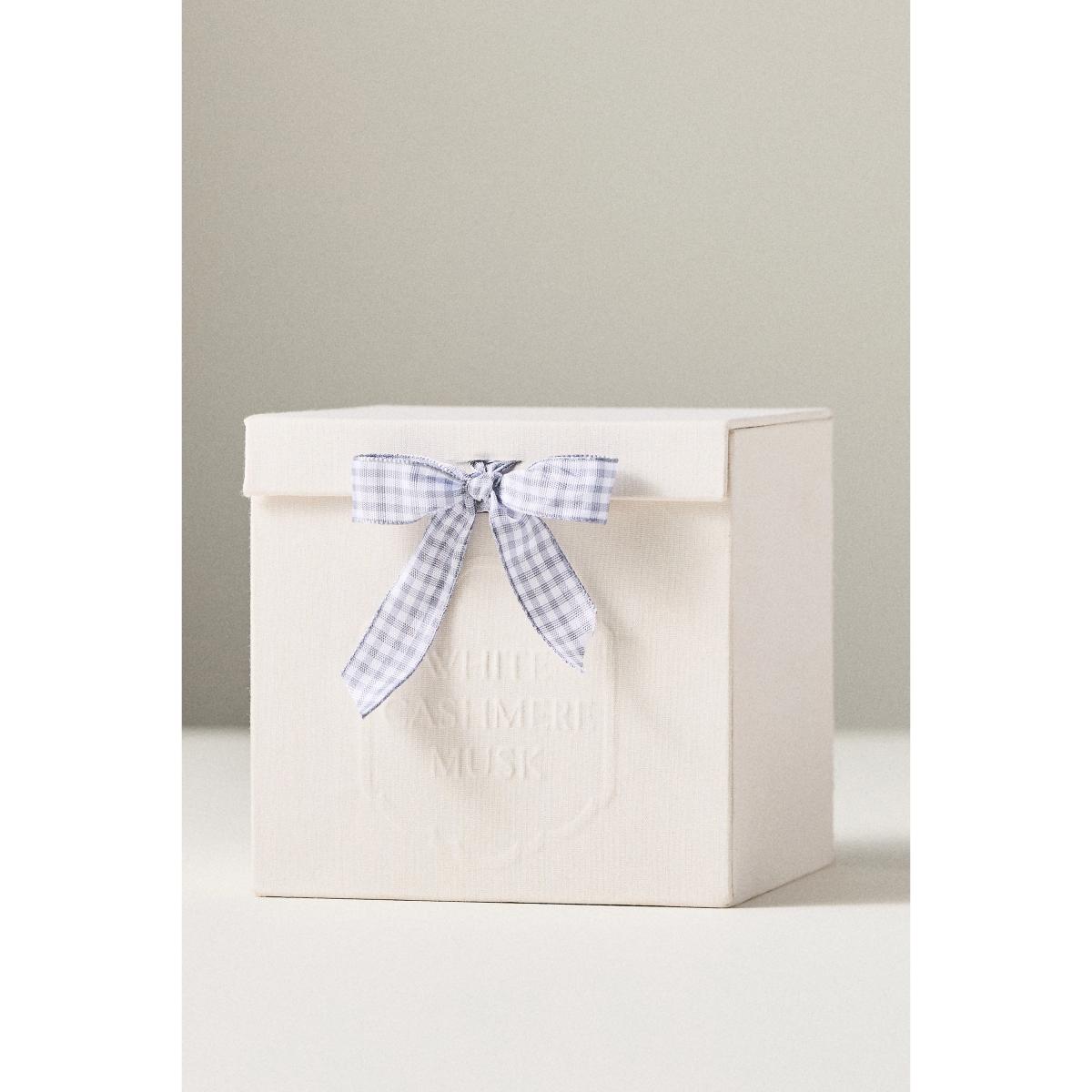 Gingham Bow Fresh White Cashmere & Musk Ceramic Boxed Candle – image 2