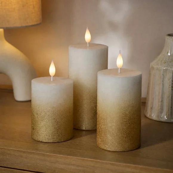 Set of 3 Ombre LED Pillar Candles – image 1