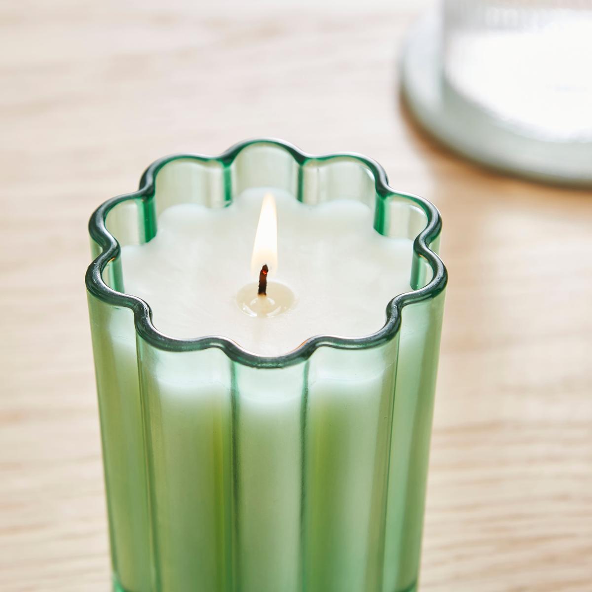Bergamot & Cedar Scalloped Green Glass Candle – image 2