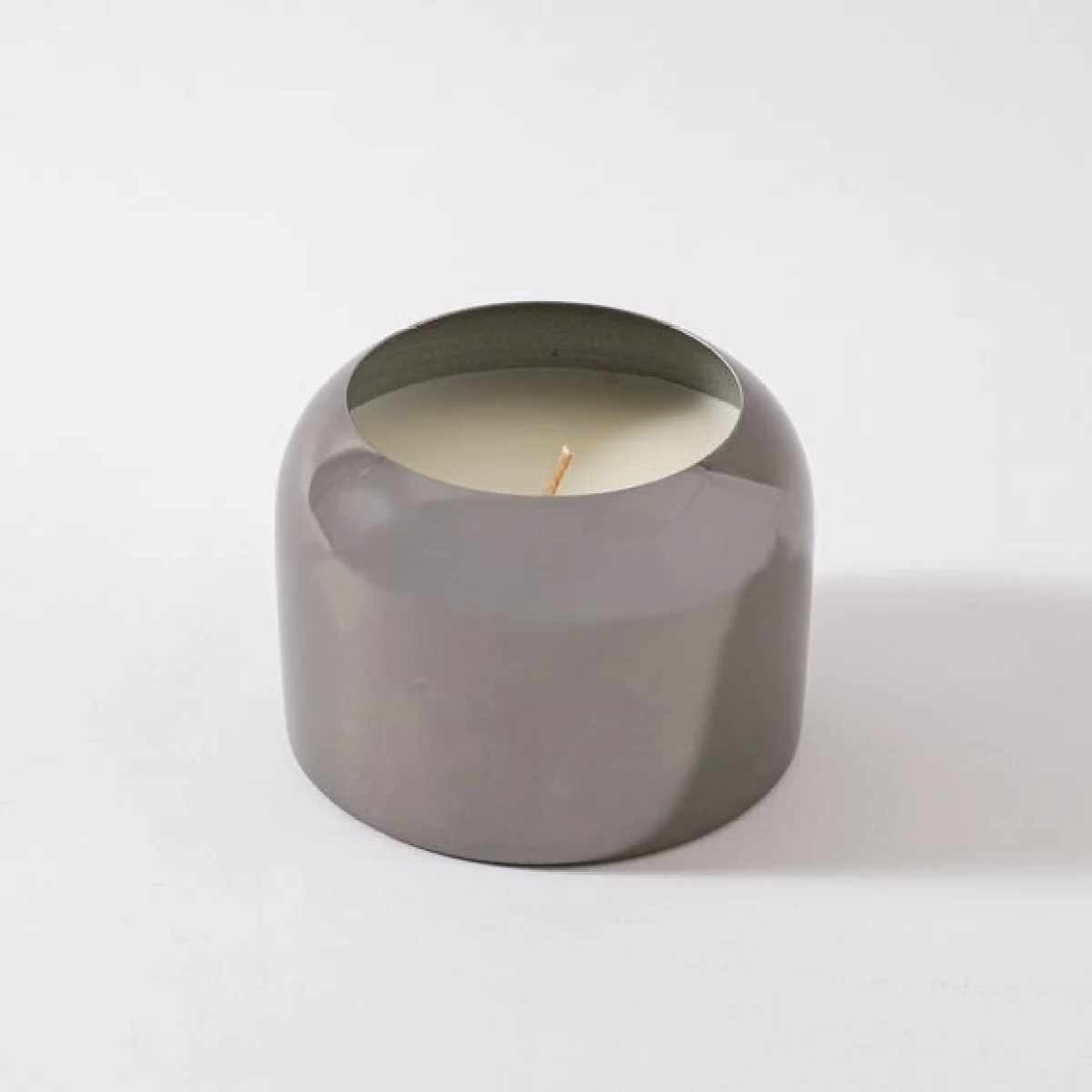 Luxe Smoke Orris & Jasmine Candle – image 4
