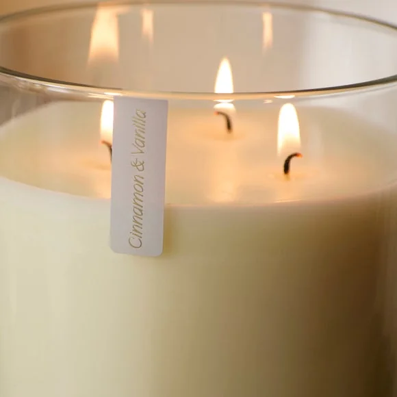 Christmas Joy Cinnamon & Vanilla XL Multi Wick Candle – image 2