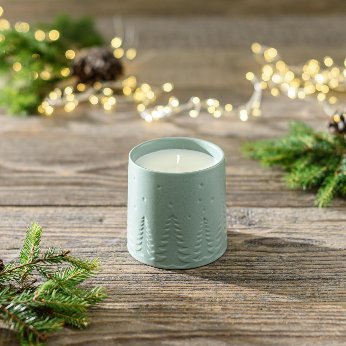 Starlight Cinnamon Vanilla Embossed Tree Candle Green – image 2