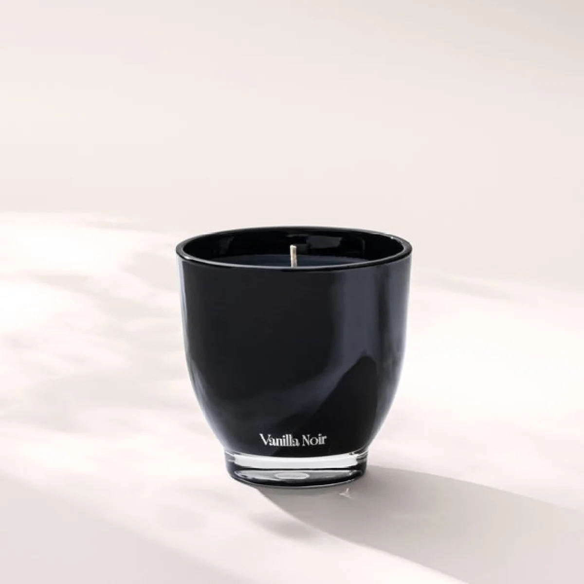 Moments Vanilla Noir Candle – image 2