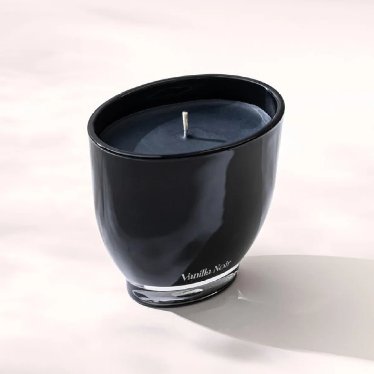 Moments Vanilla Noir Candle – image 3