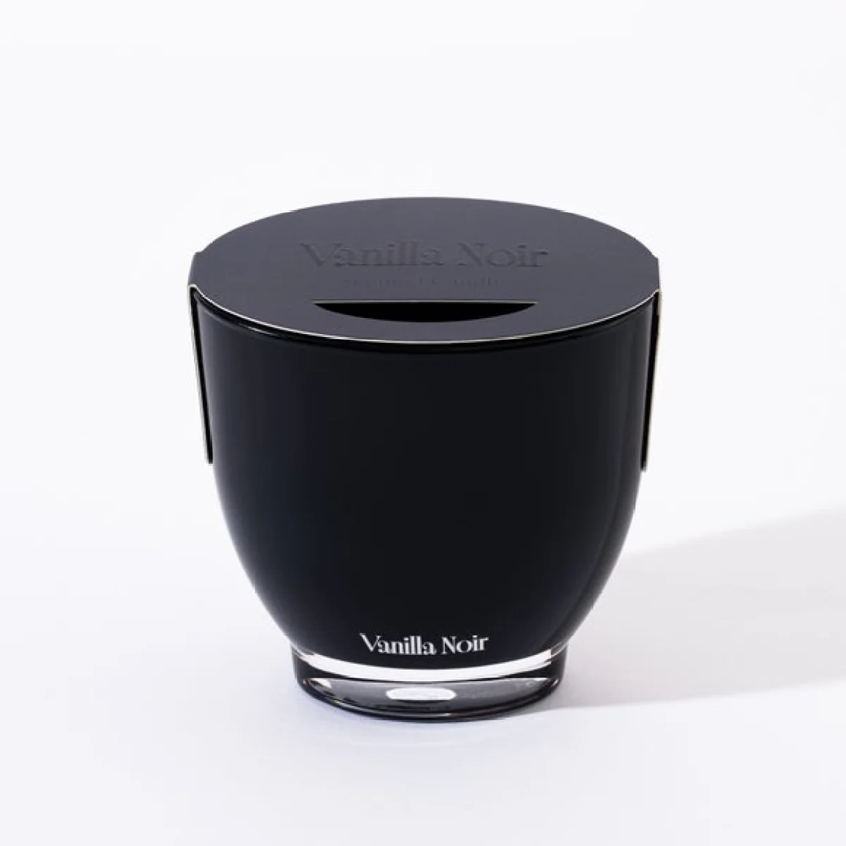 Moments Vanilla Noir Candle – image 5
