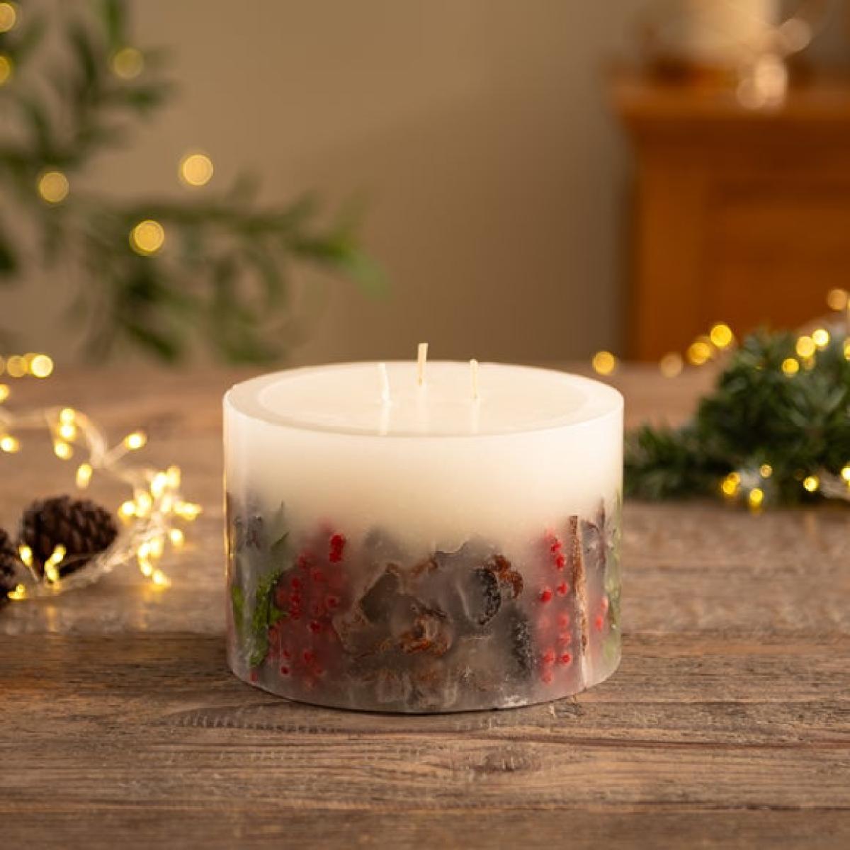 Winter Berries Inclusion Large Multi Wick Candle – image 2