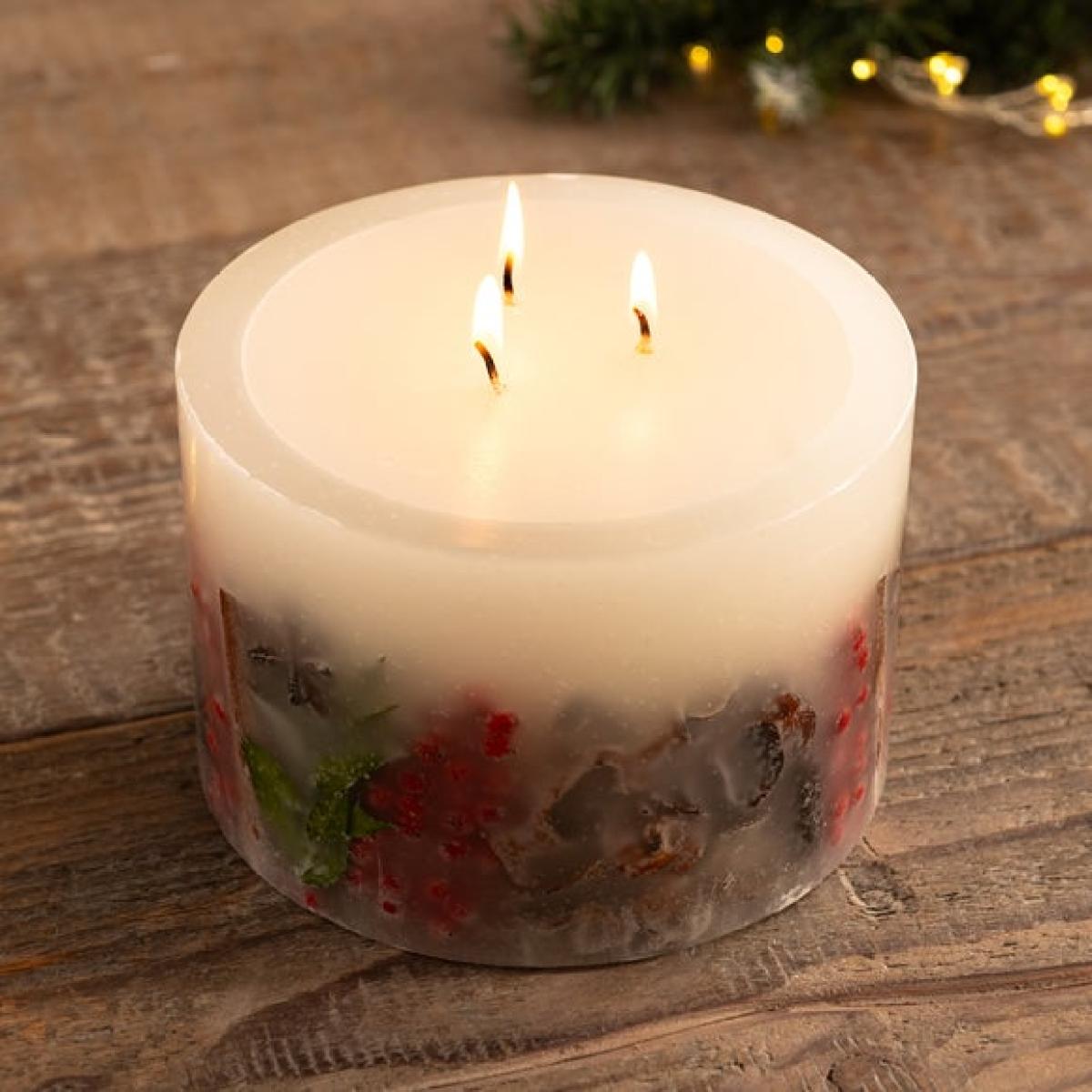 Winter Berries Inclusion Large Multi Wick Candle – image 3