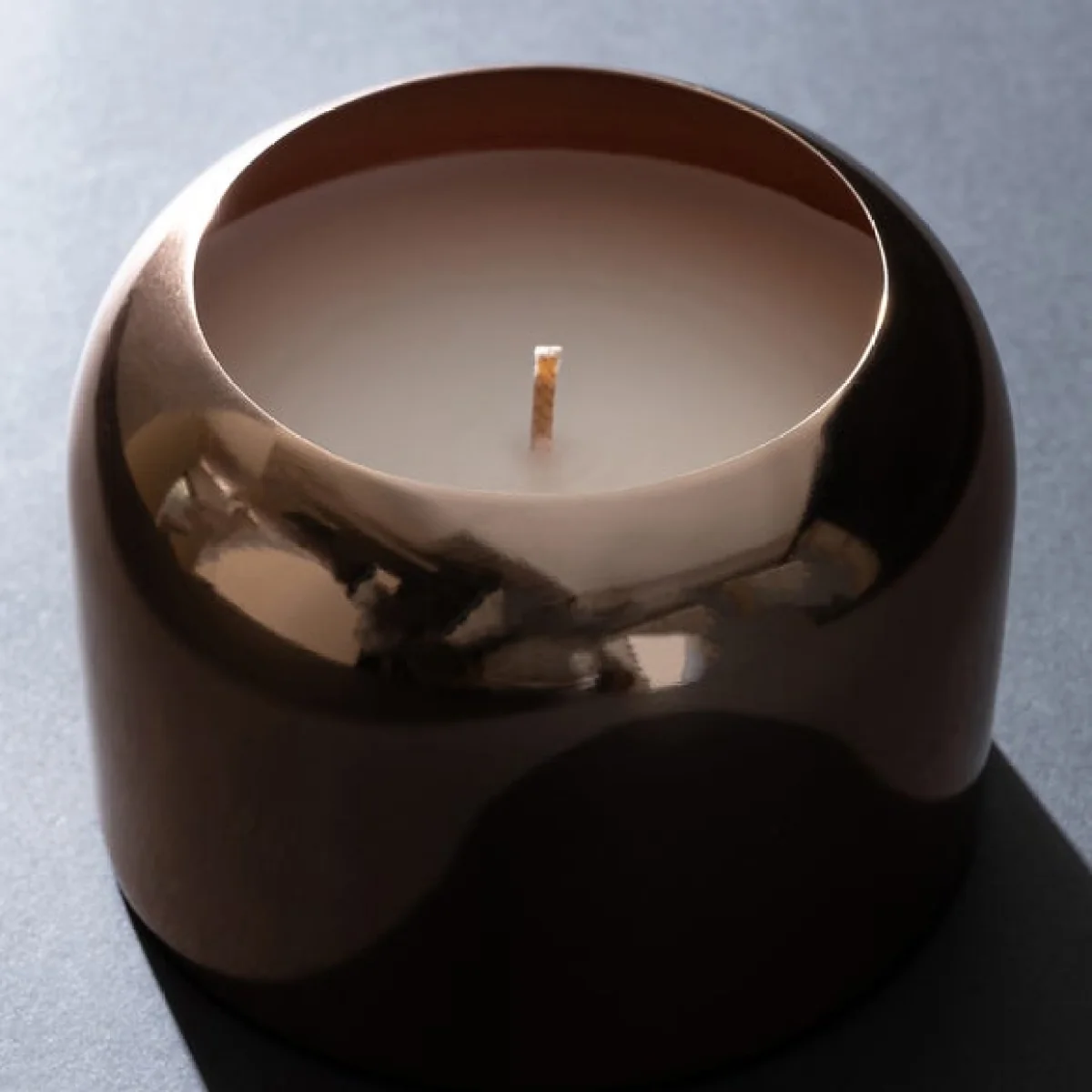 Luxe Bronze Oud & Vanilla Candle – image 3