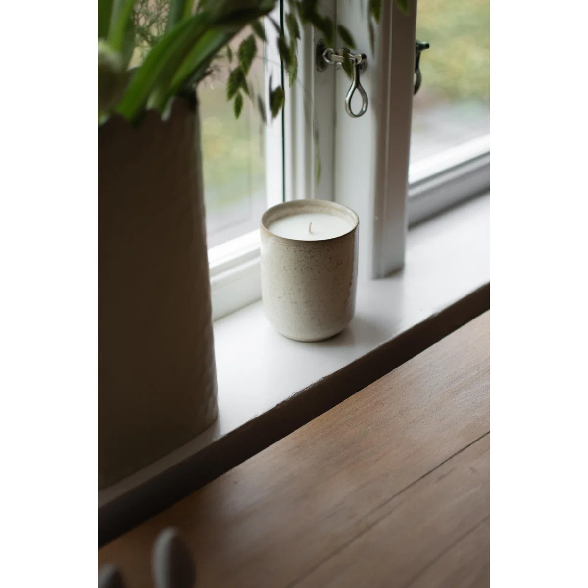 DBKD Burn scented candle 60 h Shiny cream – image 2
