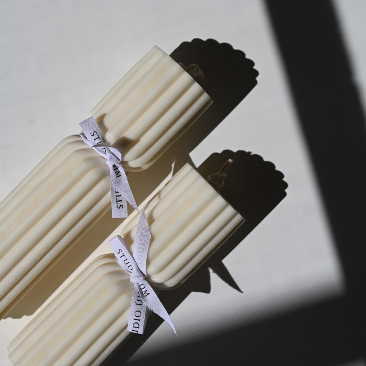White Twist Ribbed Pillar Candle Set | Studio Üm – image 3