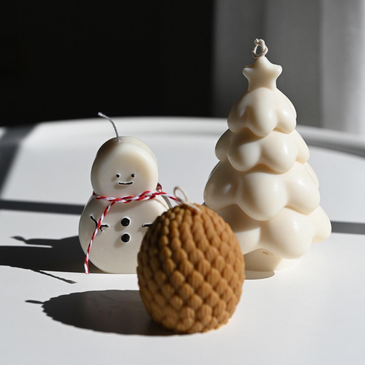 White Christmas Tree Candle | Studio Üm – image 3