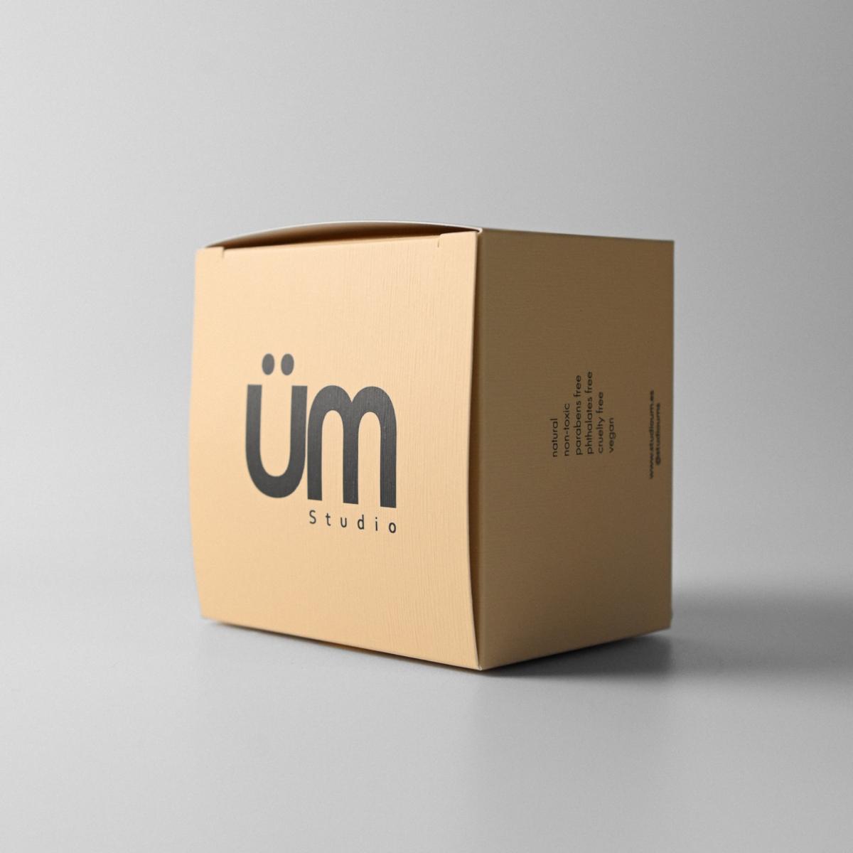 Grey Lily In The Rain Scented Candle | Studio Üm – image 3