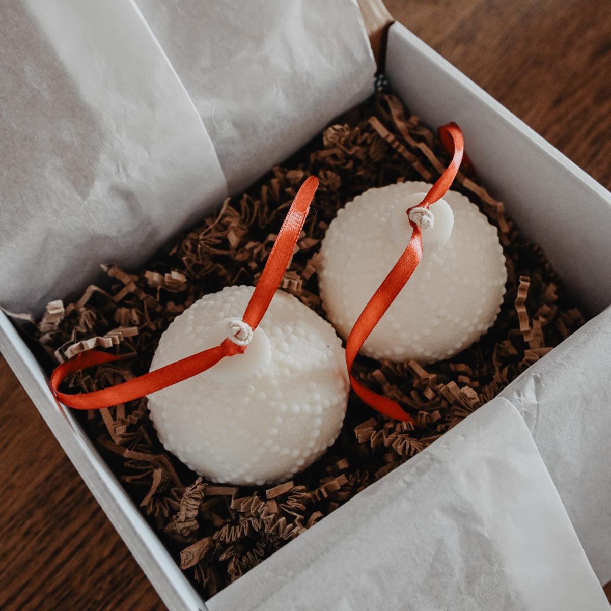 White Twist Christmas Ball Candles Set | Studio Üm – image 3