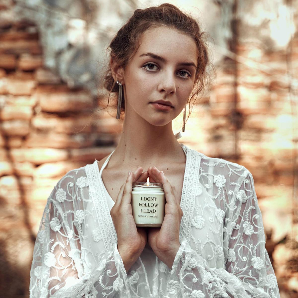 Neutrals Pomegranate & White Fig | Scented Soy Wax Candle | One Size | Chanel Joan Elkayam – image 2
