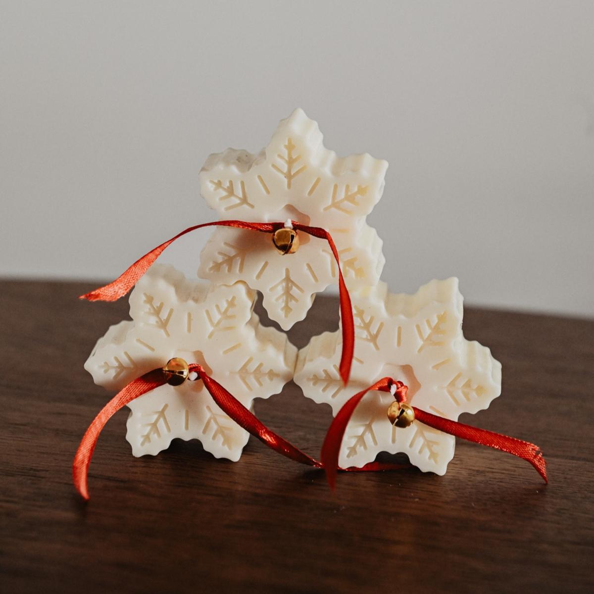 White Snowflake Candles Set | Studio Üm – image 2